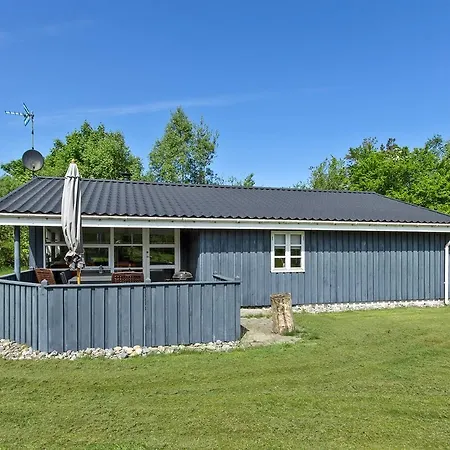 Casa de Férias Three-bedroom Holiday In Hals
